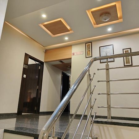 Hotel Sahyog & Rooms Сурат Екстер'єр фото