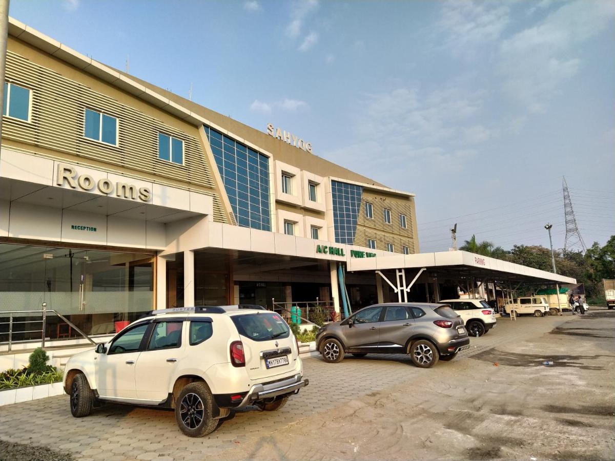 Hotel Sahyog & Rooms Сурат Екстер'єр фото